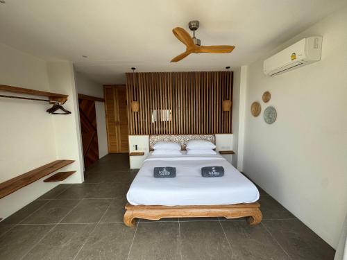 Ένα ή περισσότερα κρεβάτια σε δωμάτιο στο LOLISEA Luxe view villas