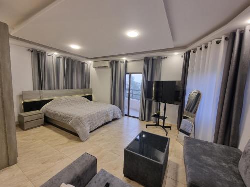 Llit o llits en una habitació de Sama Dier Ghbar 1