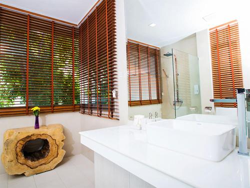 a bathroom with two sinks and a large mirror at Oh La La Koh Phangan in Haad Rin
