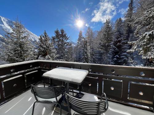 Το Waldhotel Fletschhorn Panoramic Retreat in Saas Fee τον χειμώνα