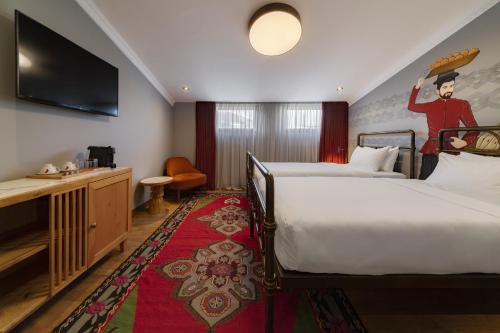 Ένα ή περισσότερα κρεβάτια σε δωμάτιο στο The Blue Fox Hotel