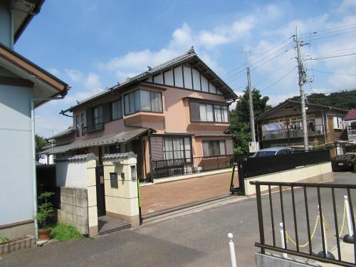 a house with a gate in front of it at Ryokan Gallery Tokyo in Kamagaya