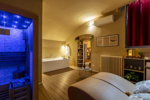 ROMAC Coronari with gym, sauna and garden