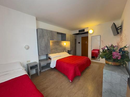 Кровать или кровати в номере Ciccio Family Hotel Polsa di Brentonico