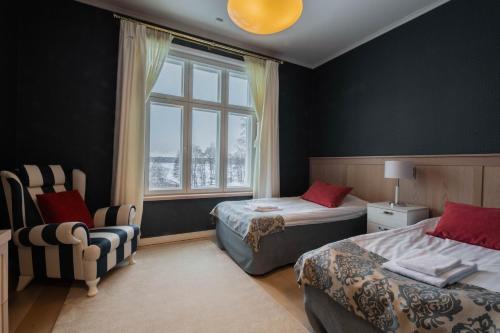 a bedroom with two beds and a window at Mukkulan kartano in Lahti