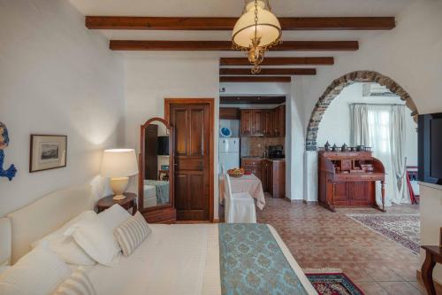 a living room with a bed and a kitchen at Studios Kilindra in Astypalaia Town