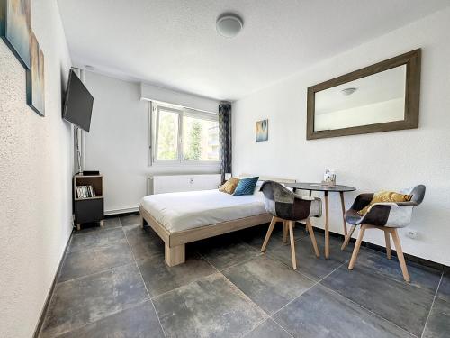 Ένα ή περισσότερα κρεβάτια σε δωμάτιο στο Nice appartement proche gare Near Basel Wi-fi