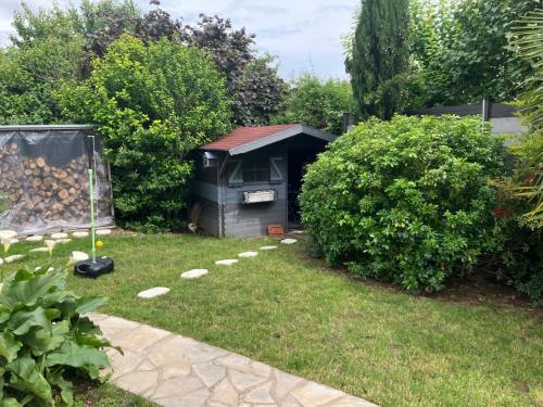 Photo de la galerie de l'établissement Charming house, 7p, 25mn Paris city center, swimming pool, à Houilles