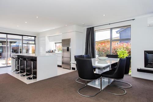a kitchen and dining room with a table and chairs at Lakeview Tekapo in Lake Tekapo