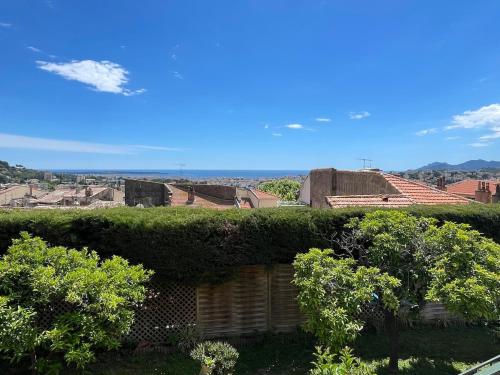 Architect's house 100m2 sea view, terraces 35m2