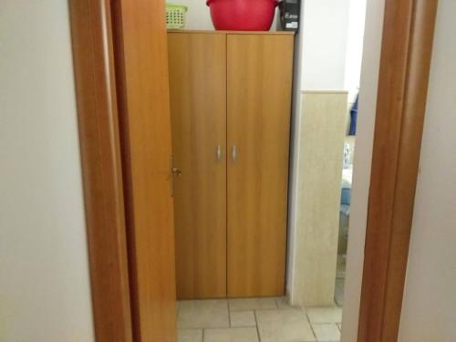 a closet with a wooden cabinet in a room at Casa Matino in Matino