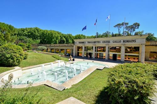 Bazén v ubytování Appartement T2 Proche des Thermes - Gréoux-les-Bains nebo v jeho okolí