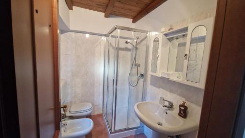 Koupelna v ubytování Campi dei sogni Bobbio