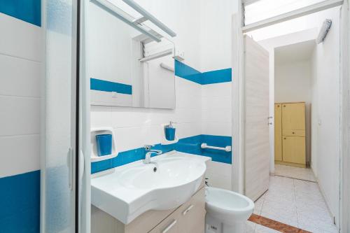 a bathroom with a white sink and a toilet at Sea House a due passi dal mare in Pozzallo