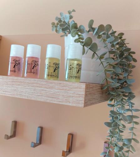 a shelf with four bottles of cosmetics on it at Heinrich Pesch Hotel in Ludwigshafen am Rhein