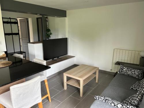 a living room with a couch and a table at T2 Mouguerre aux portes de Bayonne et Biarritz in Mouguerre