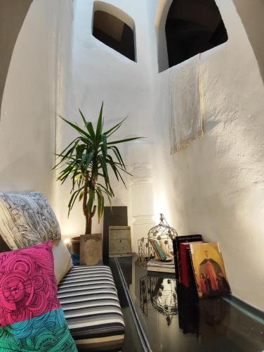 a living room with a couch and a glass table at Panoramic Suites - Casa degli Artisti in Citerna
