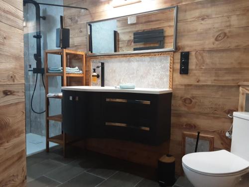 a bathroom with a sink and a toilet at Bim Cathele in Burbach