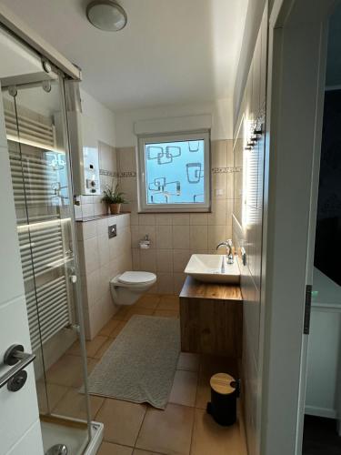 ห้องน้ำของ Entspannung am Niederrhein - großes helles Haus mit Kamin