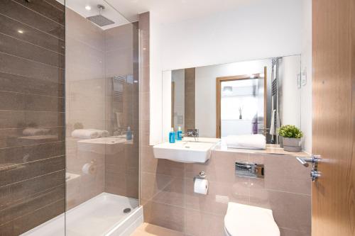 バジルドンにあるOnSiteStays - 2 Bed, 2 Bathroom, WiFi and Free Underground Secure parking - 5 Mins walk to town centreのギャラリーの写真