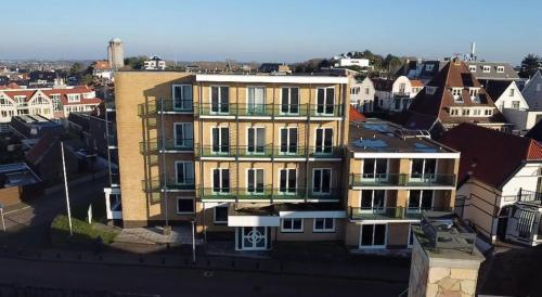 ノールトウェイクにあるVictor hotelの都市の建物の航空写真