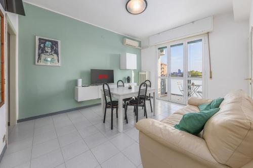 Easy Parking - 5 Min to Metro - Balcony - Quiet