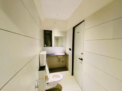 Ένα ή περισσότερα κρεβάτια σε δωμάτιο στο Hotel RV Residency