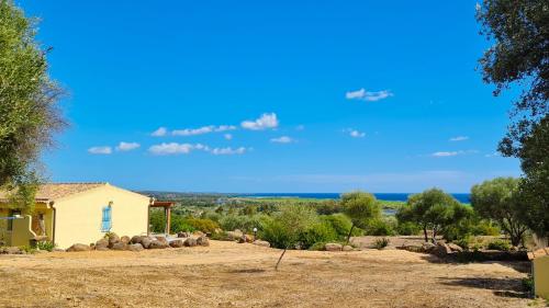 a house with a view of the ocean at Country villa Sant' Elène- Appartamento Mirto in Orosei