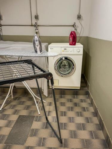 a laundry room with a washing machine and a table at Tutzing Seeblick Apartment mit Balkon in Tutzing