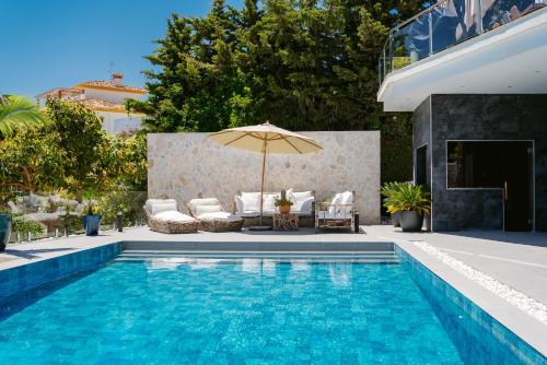 Luxury Villa with Sauna and Heated Pool for 14PAX!