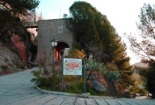 Giardino di Hotel Castillo de Monda