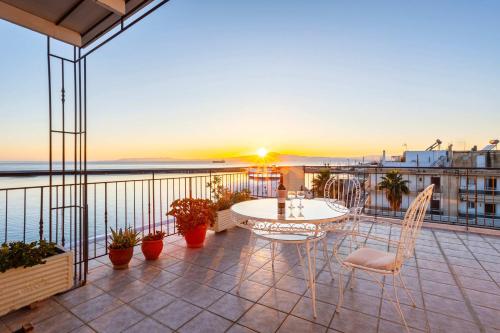 Beachfront Sunny Penthouse - Kalamata SeaBliss