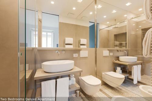 Et badeværelse på Brera Apartments in San Fermo