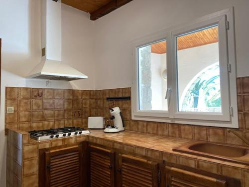 Kuchyň nebo kuchyňský kout v ubytování Torriciola location villa mûrier