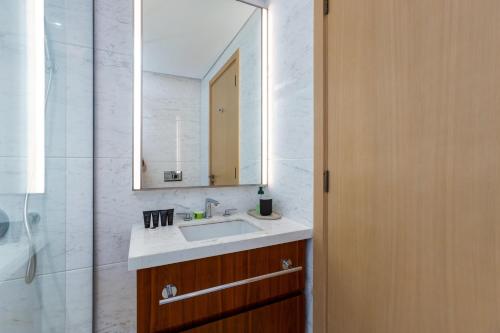 Koupelna v ubytování Modern 1BR Apartment, High Floor, Near Dubai Mall