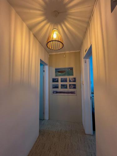 a hallway with a ceiling fan and a light at Villa Le Guètali in Pointe d'Esny