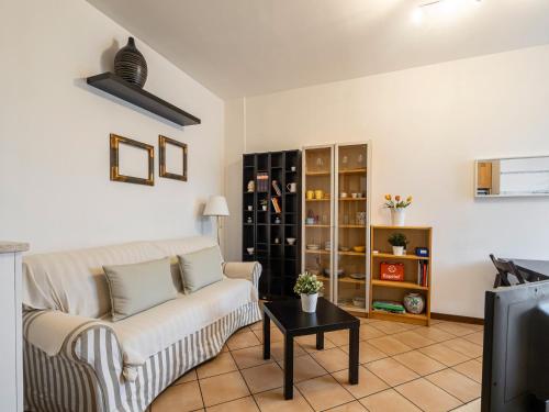 GuestHost - Naviglio Pavese Comfortable Apt with Balcony!