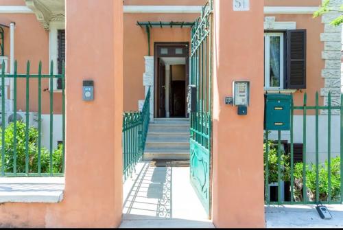 Vatican Home 51