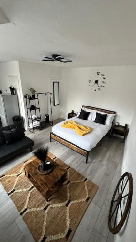 a bedroom with a bed and a table in a room at Free Parking! Kingston Studio, ideal for professionals relocators and leisure stays, near Kingston Station and Shopping Centre in Kingston upon Thames