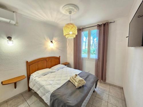 Ένα ή περισσότερα κρεβάτια σε δωμάτιο στο Domaine U Pozzu