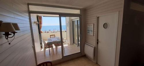 AS22244- P4 Vue Mer, sur la plage à 2 pas du Centre Ville avec parking privé