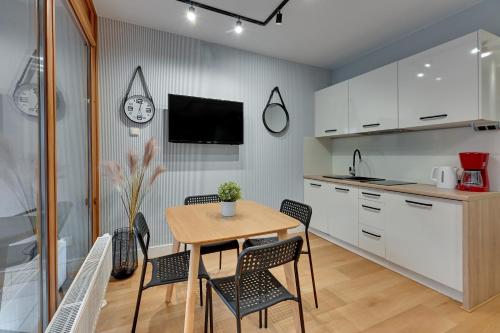 Η κουζίνα ή μικρή κουζίνα στο Staywin Apartments Chmielna Park