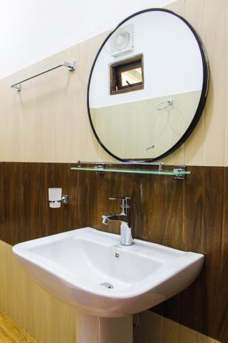 a bathroom with a sink and a mirror at Nature Rock Ella in Ella