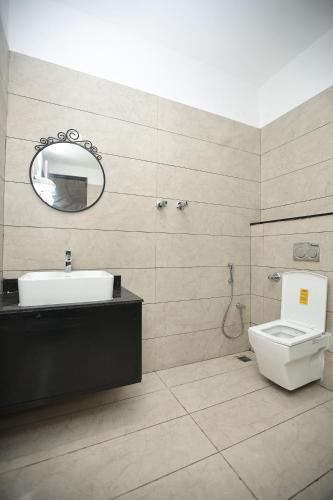 Koupelna v ubytování Le Prestige Residency