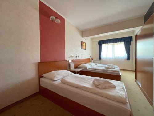 Postel nebo postele na pokoji v ubytování König Hotel