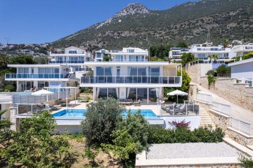 Φωτογραφία από το άλμπουμ του Villa Lumiere 2 luxurious 4 bed Villa in Kiziltas Kalkan With sea views στο Καλκάν