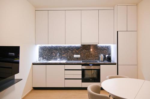 Refined Kolonaki Stay ,Private Patio & Stylish Comfort