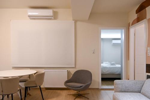 Refined Kolonaki Stay ,Private Patio & Stylish Comfort