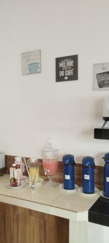 a kitchen counter with a mixing bowl and a sign at pousada beira mar suites São Bento in Maragogi