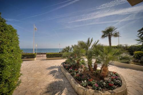 Upstays Croisette Terrace 48m Apartment